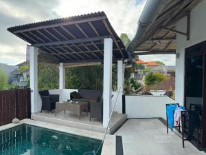 Bazén v ubytování Surf Bali Villa nebo v jeho okolí