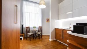 Køkken eller tekøkken på Travelers Heaven City Center