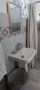 Bilik mandi di Private Room in Tamarin