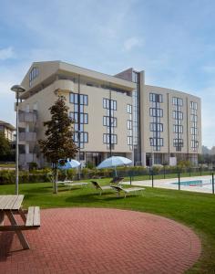 Bazén v ubytování Kona Hotel Verona by Kleos Group Collection nebo v jeho okolí
