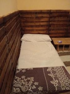 Vuode tai vuoteita majoituspaikassa هوستل أجبناخ إنشالي Hostel Agbenakh Inshaly