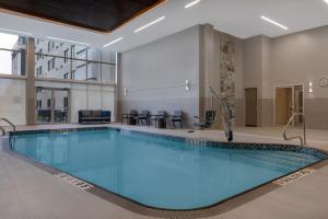 Bazén v ubytování Home2 Suites By Hilton Kingston nebo v jeho okolí