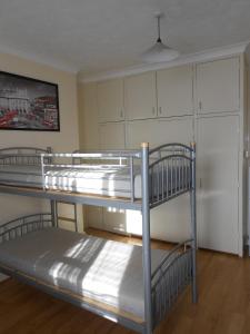 Postel nebo postele na pokoji v ubytování 24/7 London Hostel