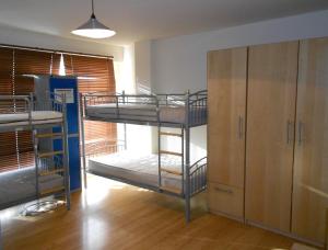 Postel nebo postele na pokoji v ubytování 24/7 London Hostel