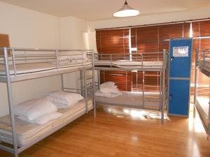Postel nebo postele na pokoji v ubytování 24/7 London Hostel
