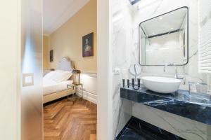 Ένα ή περισσότερα κρεβάτια σε δωμάτιο στο Algilà Luxury Torrigiani Apartments +20 φωτογραφίες