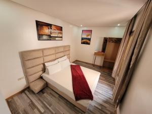 A bed or beds in a room at Appart-Hotêl Résidence TITANIC