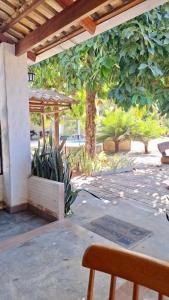 a patio with a wooden pergola and a bench at Pousada Divino Toca in Palmas
