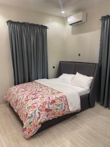 Postel nebo postele na pokoji v ubytování Virtue Villa