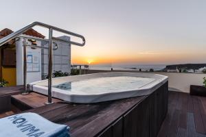 Východ nebo západ slunce při pohledu z hotelu nebo okolí + 28 fotografií