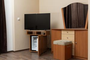 a living room with a tv and a room with a unintention at Hotel Luxor in Prishtinë +15 photos