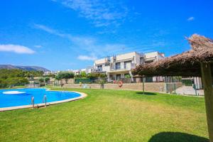 Bazén v ubytování LITORAL COSTA DORADA - LAS TERRAZAS Only families nebo v jeho okolí