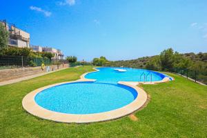 Bazén v ubytování LITORAL COSTA DORADA - LAS TERRAZAS Only families nebo v jeho okolí