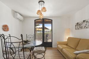 Ruang duduk di Villa - La Colline