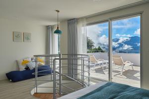 a bedroom with a bunk bed and a balcony at Hemma 俬宅 in Renai