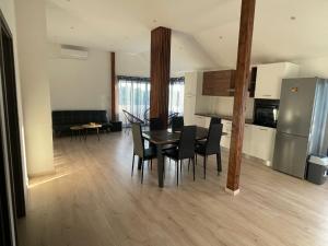 Kuchyň nebo kuchyňský kout v ubytování Apartman Leina