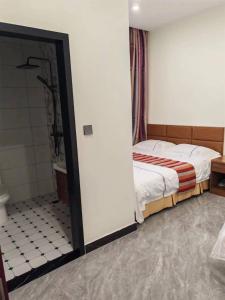 Letto o letti in una camera di Harbin Qiju Hotel Taiping International Airport