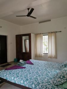 Katil atau katil-katil dalam bilik di Villa Luna Varkala