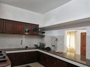 Dapur atau dapur kecil di Villa Luna Varkala