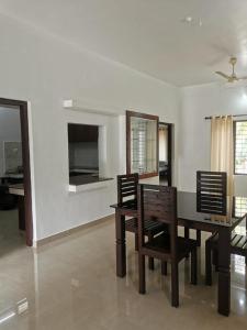 Televisyen dan/atau pusat hiburan di Villa Luna Varkala