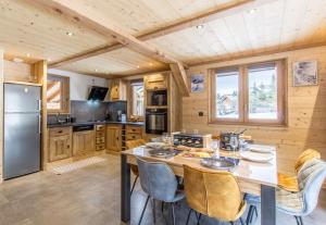 Η κουζίνα ή μικρή κουζίνα στο Chalet Mazot Savoyard