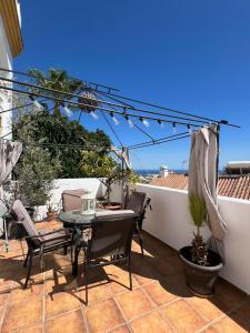 a patio with a table and chairs on a balcony at Sultan Costa in Benalmádena