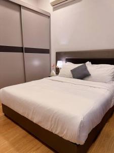 Φωτογραφία από το άλμπουμ του Spacious Balcony Royal Strand Full Seaview with 2CarParks FOC Netflix Access and Youtube Premium 3Beds3Bath for 6-10pax by Minshuku σε Johor Bahru