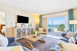 Μια τηλεόραση ή/και κέντρο ψυχαγωγίας στο Beachfront Madeira Norte