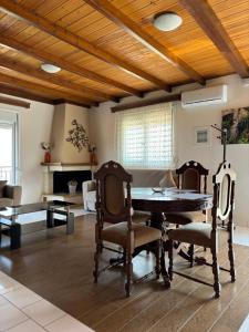 Posezení v ubytování -Tsiakos Apartment- in Vryses