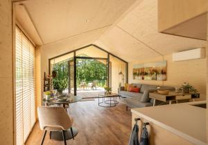 a kitchen and living room in a house at NEW Hello Zeeland - Watervliet Oyster Lodge in Wissenkerke