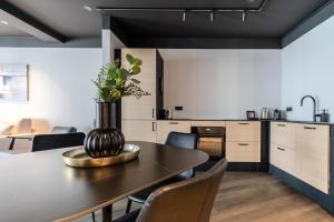 a kitchen and dining room with a table and chairs at B2 Apartments by Heimaleiga in Reykjavík