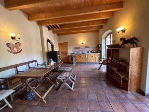 a living room with a wooden table and chairs at Stilvolle Gästezimmer auf romantischem Pferdehof in Rehagen +14 photos