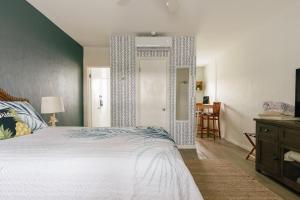a bedroom with a bed and a table and a chair at Private Studio Walk to Beach -- Apartment 2 in Pompano Beach