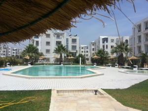 Bazén v ubytování Seaside Luxury Apartment nebo v jeho okolí