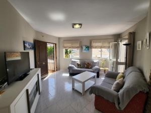 A television and/or entertainment centre at Los Almendros