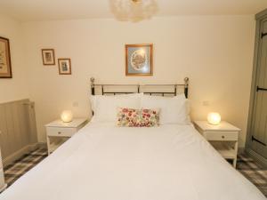 Postel nebo postele na pokoji v ubytování Jack's Cottage