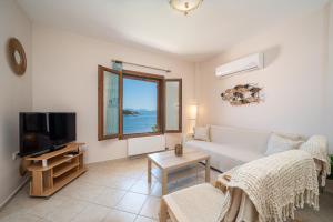 TV a/nebo společenská místnost v ubytování Tassos House Fiskardo Kefalonia