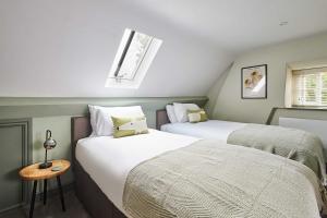 En eller flere senge i et værelse på Host & Stay - Damson Cottage