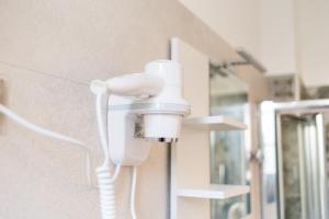 Koupelna v ubytování DROOMS 4,0 domotic smart self 24h,7 vicino treni Porta Susa e Centro Storico