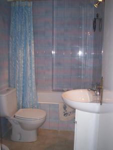 a bathroom with a toilet and a sink at Apartamento en Biescas Maribel in Biescas +25 photos