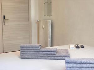 Postel nebo postele na pokoji v ubytování DROOMS 4,0 domotic smart self 24h,7 vicino treni Porta Susa e Centro Storico