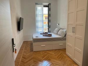Postel nebo postele na pokoji v ubytování DROOMS 4,0 domotic smart self 24h,7 vicino treni Porta Susa e Centro Storico
