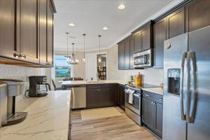 Nhà bếp/bếp nhỏ tại 831 East 5th +33 ảnh