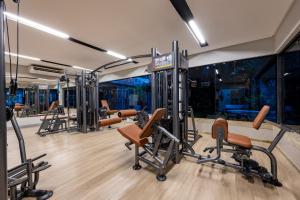 Fitness centrum a/nebo fitness zařízení v ubytování Fiesta Bahia Hotel