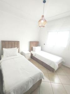 Postel nebo postele na pokoji v ubytování Jannat Luxury home