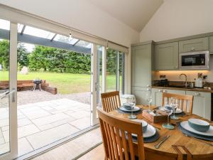 Taman di luar Strawberry Cottage