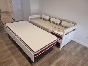 a small bed in a room with at Piso céntrico a estrenar in Vilanova i la Geltrú