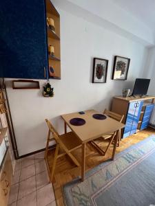 TV a/nebo společenská místnost v ubytování Charming Studio apt with parking
