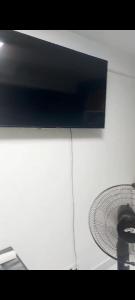 Televiisor ja/või meelelahutuskeskus majutusasutuses Studio F cosy