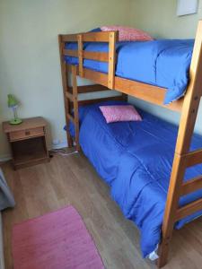 a bedroom with two bunk beds and a night stand at Impecable dpto a 2 cuadras de la playa in Viña del Mar
